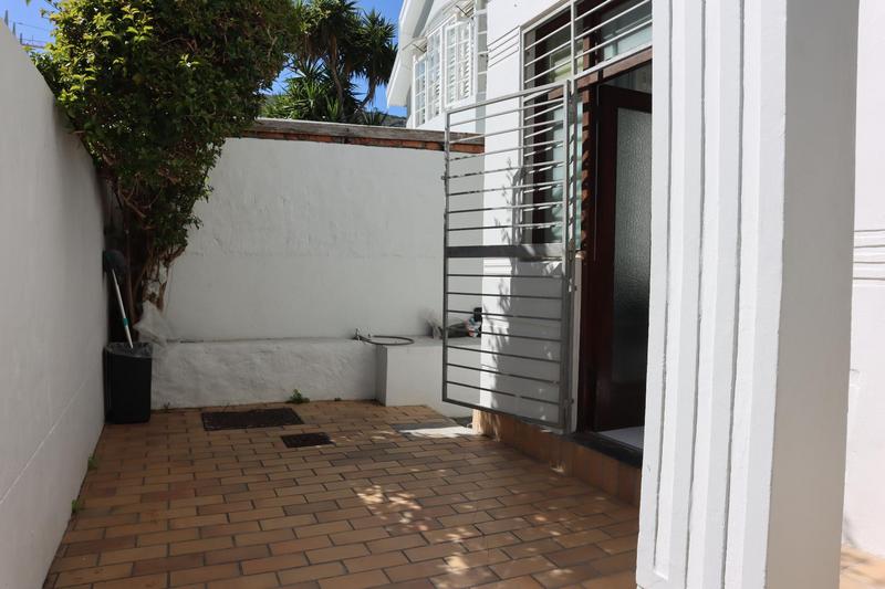 To Let 2 Bedroom Property for Rent in Sea Point Western Cape